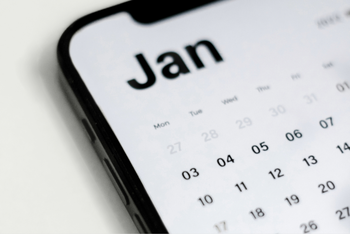 Phone calendar showing a monthly schedule, representing the structured daily schedule in rehab at Healthy Living